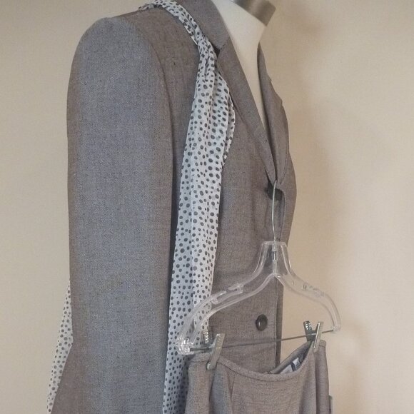 New Le Suit Skirt Set Size 8 Ruffle Pleated Hem Tan Beige Lapel Scarf 3-Piece - Picture 3 of 15